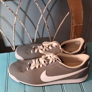 Nike Women's Gray and White Sneakers